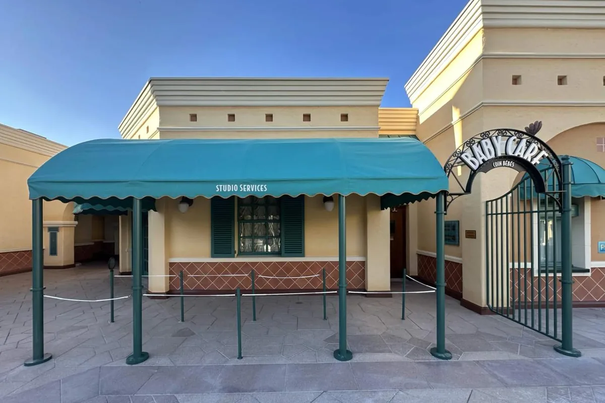 Façade du Disney Baby Care Studio, équipement d'accueil petite enfance classé ERP